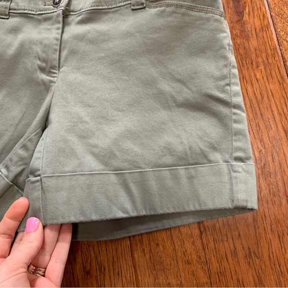 White House Black Market | Army Green Cuffed Shorts | Sz 00 - Picture 3 of 12